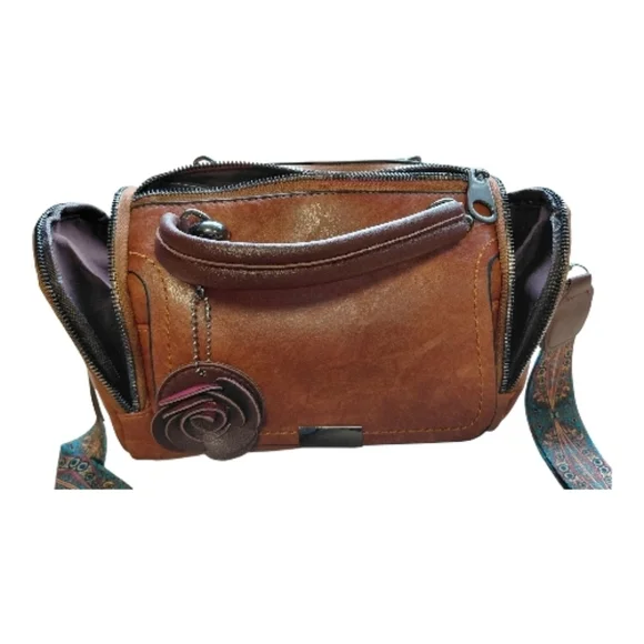 Elegant Brown Handbag with Floral Accent - Picture 3 of 8